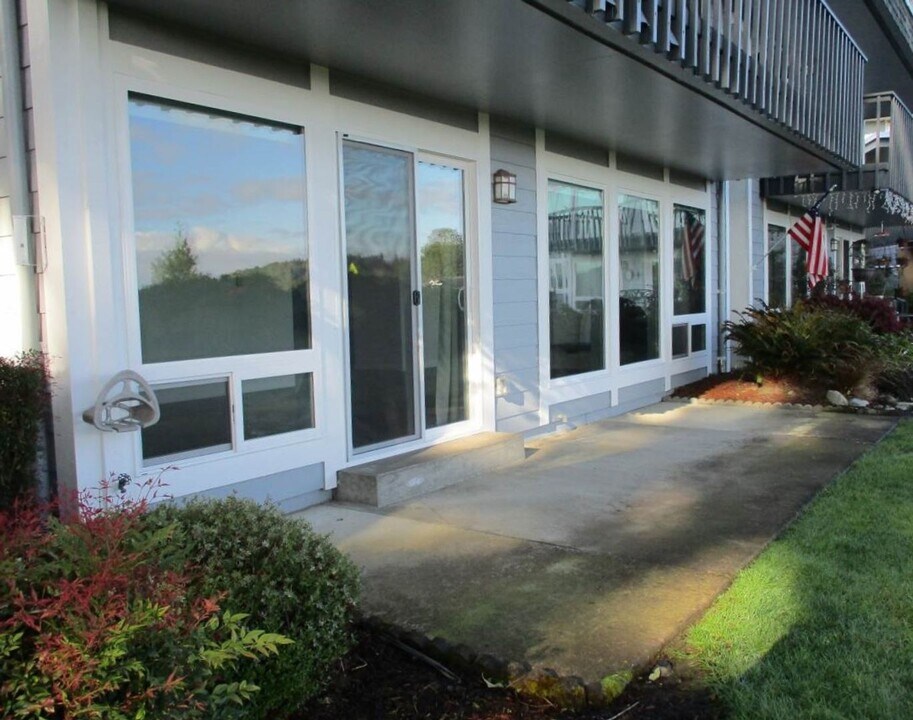 7400 Stinson Ave in Gig Harbor, WA - Building Photo