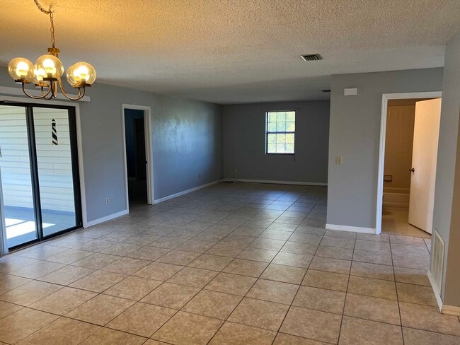 33 Fernwood Lane in Palm Coast, FL - Building Photo - Building Photo