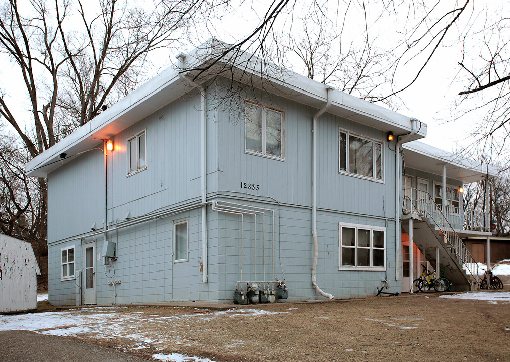 Vista View Apartments in Burnsville, MN - Building Photo