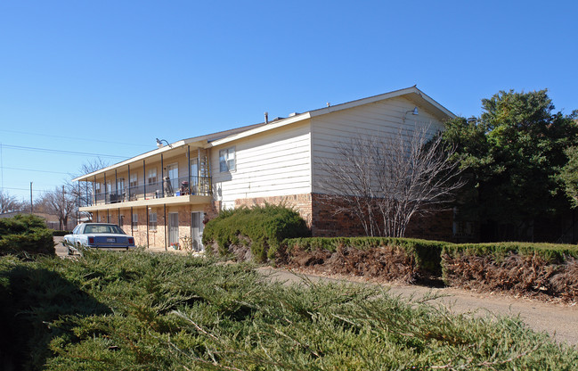 Le Bass Apartments in Lubbock, TX - Foto de edificio - Building Photo