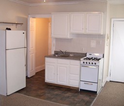 Museum Court Apartments in Philadelphia, PA - Building Photo - Interior Photo