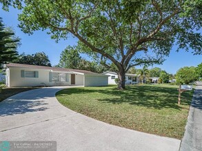 2203 1st Pl in Vero Beach, FL - Foto de edificio - Building Photo