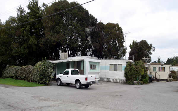 Woodland Creek Mobile Home Park in East Palo Alto, CA - Building Photo - Building Photo