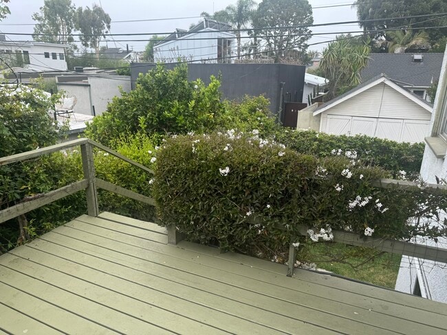property at 827 Venezia Ave