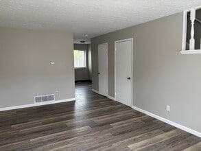 7320 Fall Creek Ln in Columbus, OH - Building Photo - Building Photo