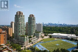 320 Tweedsmuir Ave in Toronto, ON - Building Photo