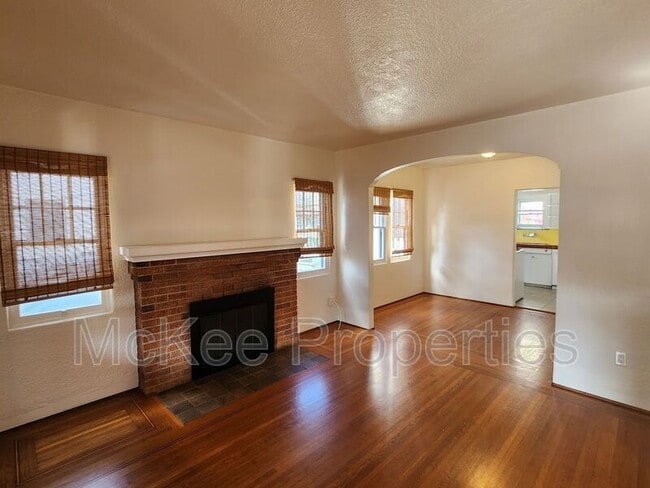 907 9th St in Coronado, CA - Building Photo - Building Photo