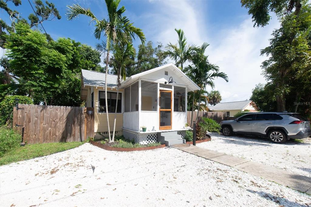 1840 51st St S in Gulfport, FL - Building Photo