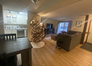 142 Quincy Shore Dr in Quincy, MA - Building Photo - Building Photo