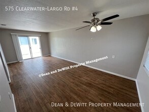 575 Clearwater Largo Rd in Largo, FL - Building Photo - Building Photo