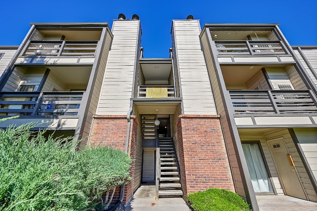 539 Wright St, Unit 201 in Lakewood, CO - Foto de edificio - Building Photo