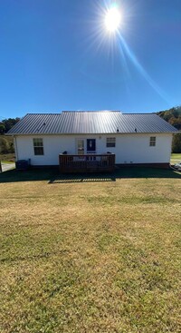 1887 Warrensburg Rd in Whitesburg, TN - Foto de edificio - Building Photo