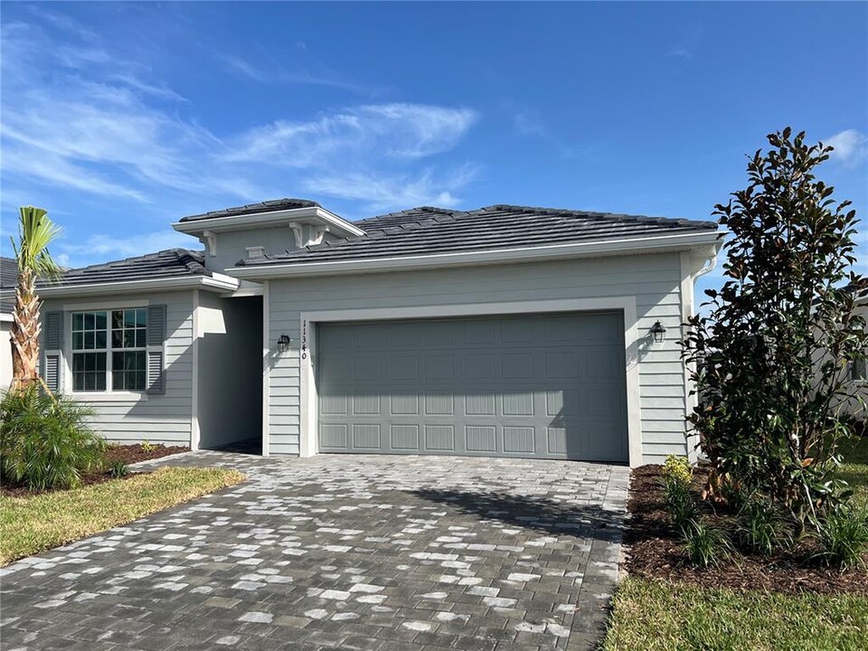 11340 Burgundy Dr in Venice, FL - Building Photo