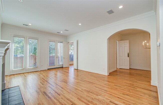 property at 1931 Woodbury St