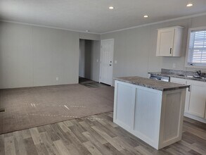 38060 Leverette Ave in Clinton Township, MI - Building Photo - Building Photo