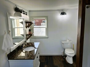 241 Market St in Auburn, PA - Foto de edificio - Building Photo