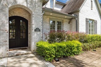 12222 Old Oaks Dr in Houston, TX - Building Photo - Building Photo