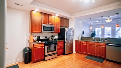 6709 N Lakewood Ave, Unit 2S in Chicago, IL - Building Photo - Building Photo