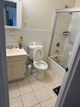 124 Lake Shore Rd, Unit Apt 3 in Boston, MA - Foto de edificio - Building Photo