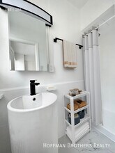 3471 5th St, Unit 202A in Los Angeles, CA - Building Photo - Building Photo