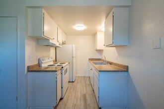 Gold Run Apartments in Rancho Cordova, CA - Building Photo - Building Photo