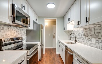 2210 Castle Rock Square in Reston, VA - Building Photo - Building Photo