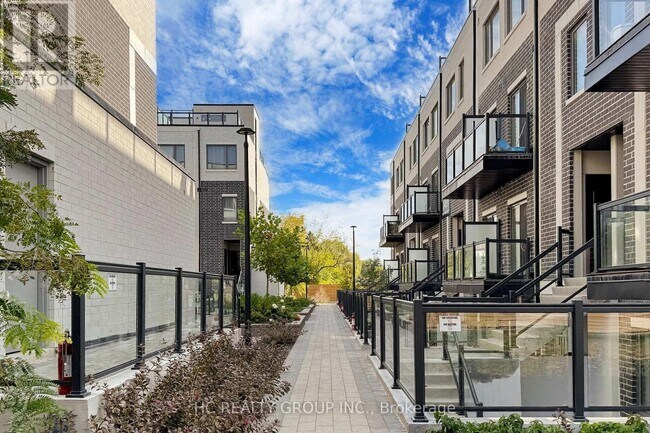 3425 Sheppard Ave E in Toronto, ON - Building Photo - Building Photo