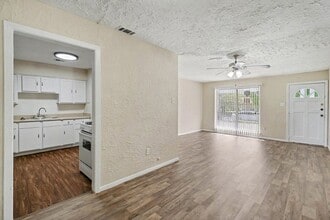 5711 Ridgeway Dr in Houston, TX - Building Photo - Building Photo