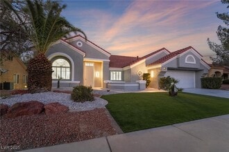 2528 Sunup Dr in Las Vegas, NV - Building Photo - Building Photo
