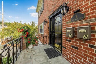 2 Bryn Mawr Pl, Unit 1st floor in Yonkers, NY - Building Photo - Building Photo