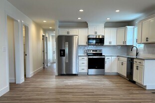 213-215 Wyldwood Wy in Berea, KY - Building Photo