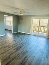 8 Mayberry Dr in Westborough, MA - Foto de edificio - Building Photo