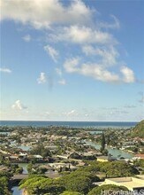 555 Hahaione St in Honolulu, HI - Building Photo - Building Photo