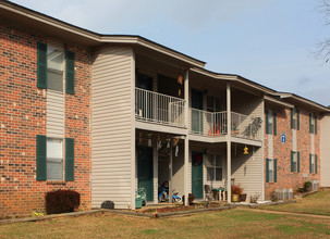 Bent Creek Apartments in Clanton, AL - Building Photo - Building Photo