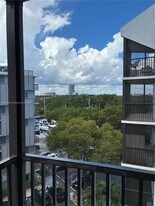 3401 N Country Club Dr, Unit 6 in Aventura, FL - Building Photo