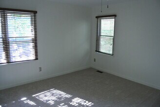 103 Wilson Creek Rd in Chapel Hill, NC - Building Photo - Building Photo