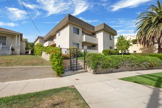 3173 Rowena Ave in Los Angeles, CA - Building Photo - Building Photo