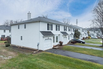 Middlesex Village Townhomes in Middlesex, NJ - Foto de edificio - Building Photo