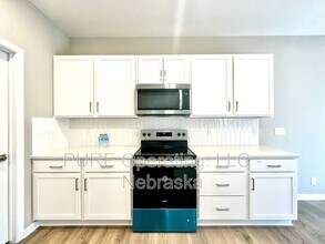 17451 Tucker St in Bennington, NE - Building Photo - Building Photo