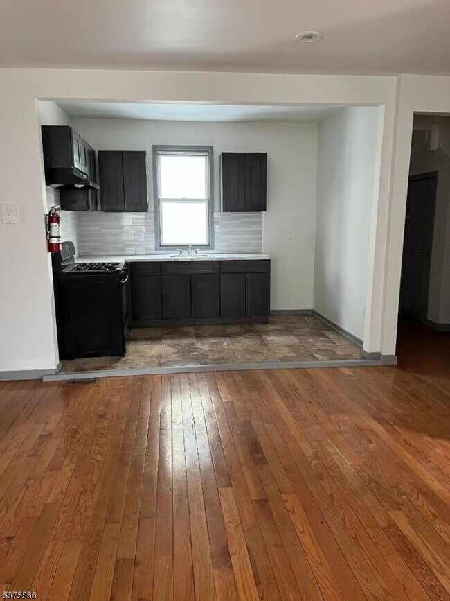 253 Clinton Pl in Newark, NJ - Foto de edificio - Building Photo