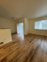 1212 East St SE, Unit B3 in Lacey, WA - Foto de edificio - Building Photo