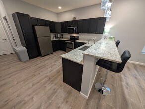 118 Canadian St in San Antonio, TX - Foto de edificio - Building Photo