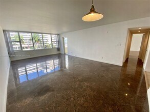 5600 Collins Ave in Miami, FL - Building Photo - Building Photo