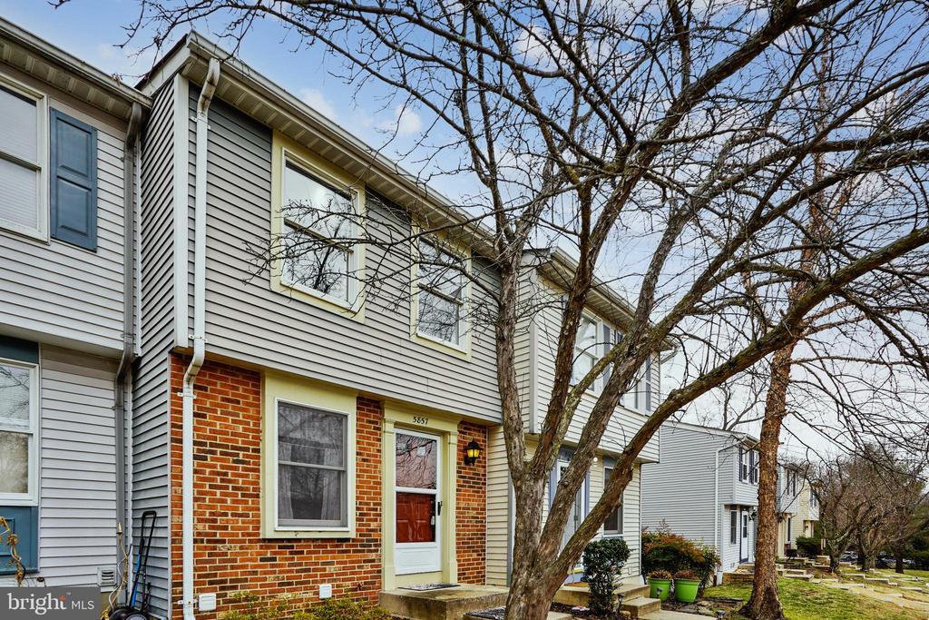 5857 Clarendon Springs Pl in Centreville, VA - Building Photo