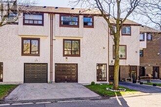 4020 Brandon Gate Dr in Mississauga, ON - Building Photo - Building Photo