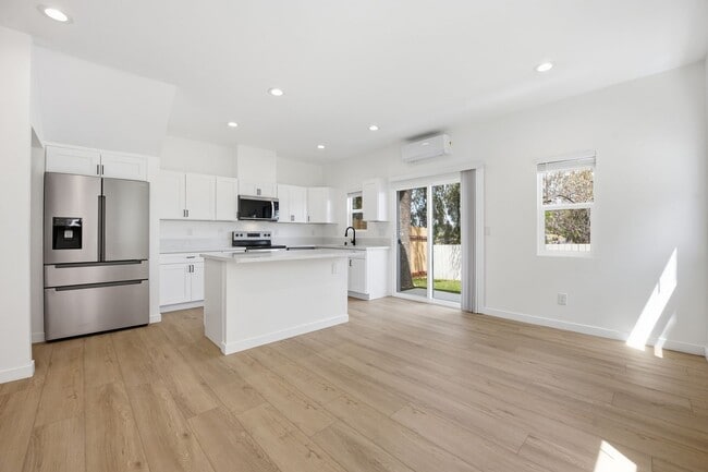 6414 Cleo St in San Diego, CA - Building Photo - Building Photo