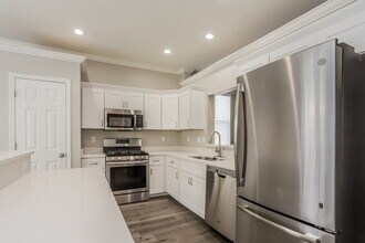 6637 Cambridge Park Dr in Apollo Beach, FL - Building Photo - Building Photo