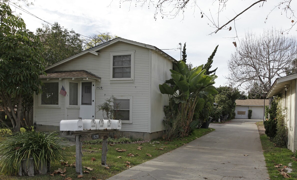 1929 Anaheim Ave in Costa Mesa, CA - Building Photo