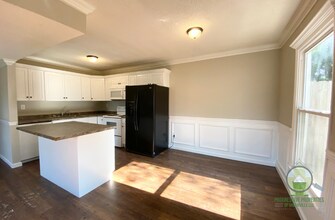 105 Osmond Dr in Taylors, SC - Foto de edificio - Building Photo