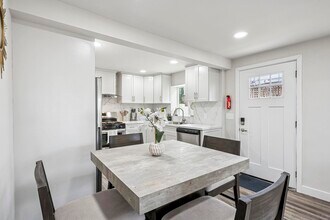 215 N Granados Ave in Solana Beach, CA - Building Photo - Building Photo